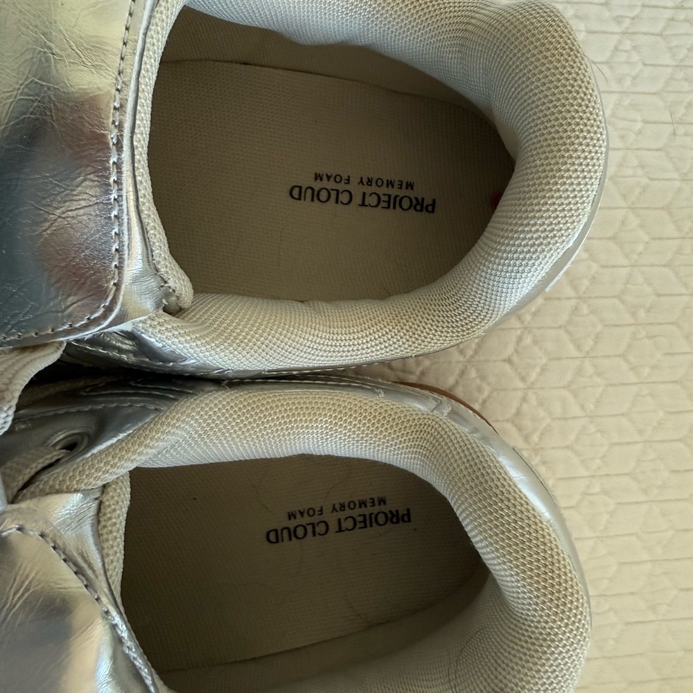 Project Cloud Vegan Leather Silver Metallic Sneakers NWOT Size 11 Women’s - Picture 3 of 5